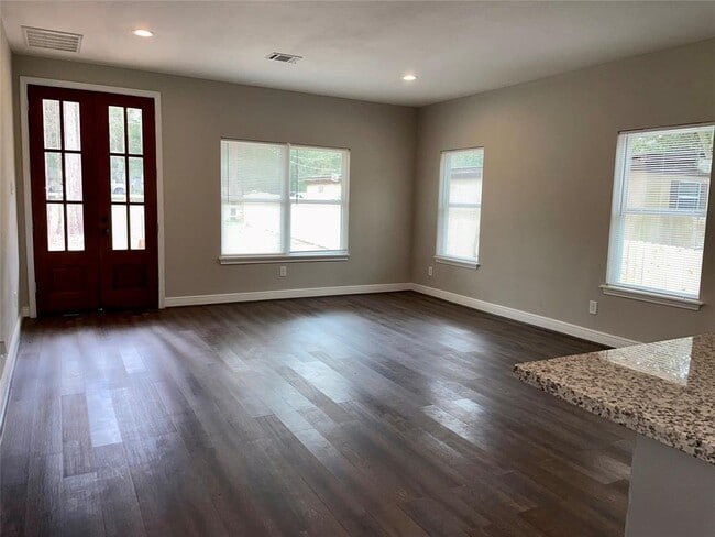 Photo - 95 Hickory St