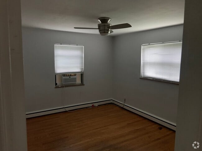 Building Photo - 4964 Charlemar Dr Unit 2 Rental