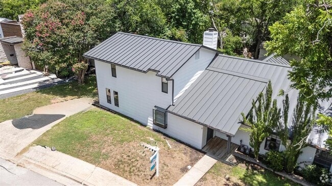 Building Photo - 2814 Windsor Rd Rental