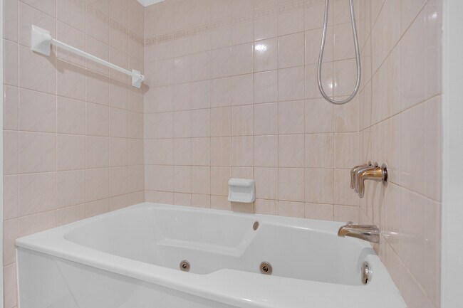 Photo - 1N280 Morse St