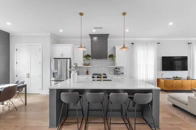 Photo - 798 Bender St SW Unidad ID1075536P