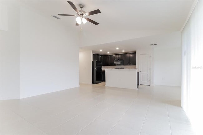 Photo - 1187 Moyle Way