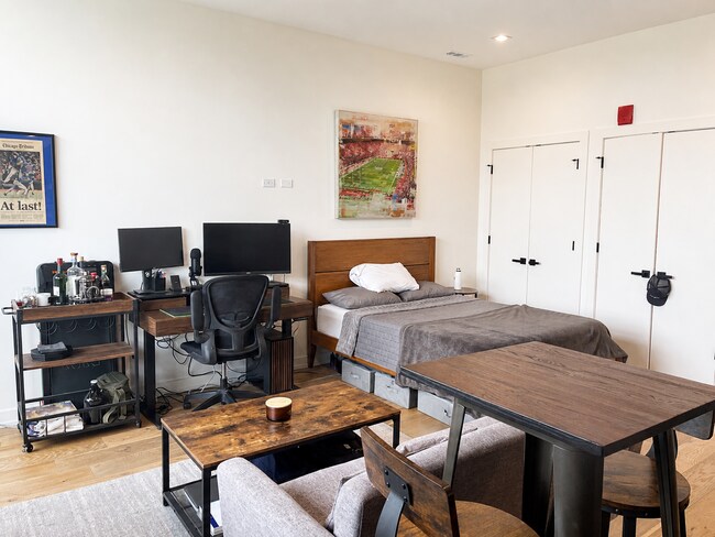 Photo - 4513 N Clark St Unit 413