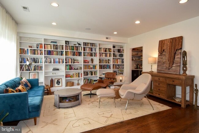 Photo - 1528 Spring Pl NW