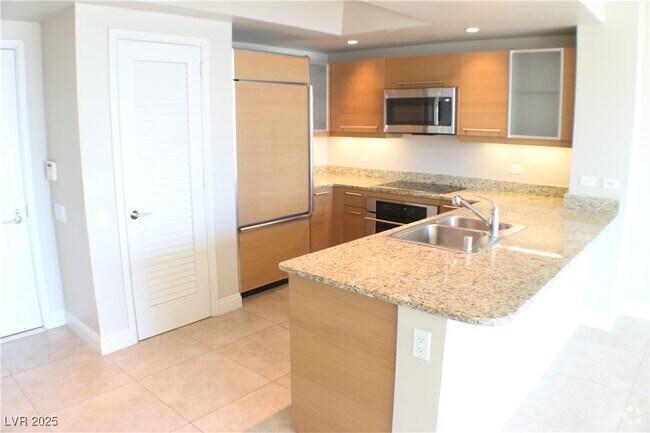 Building Photo - 222 Karen Ave Unit 3006 Rental