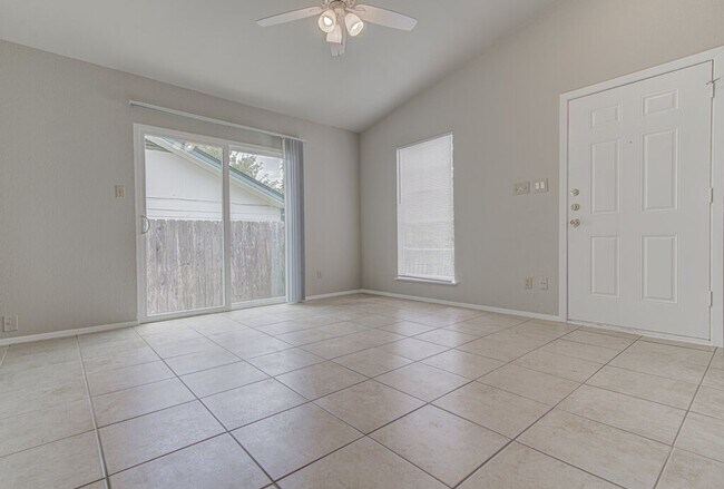 Photo - 900 Sirocco Dr Unit B