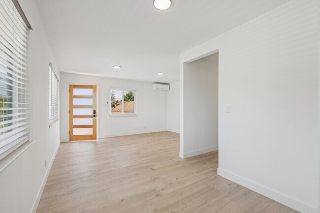1120 Davis St Unit 1126 (Front)