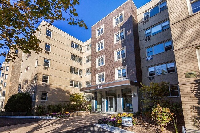 Building Photo - 6119 N Kenmore Ave