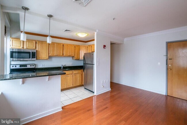 Photo - 1939 Chestnut St Unit 6B