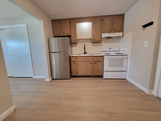 Building Photo - 83 Pleasant St Unit 2-4