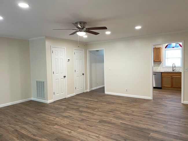 Photo - 306 Leisure Ct