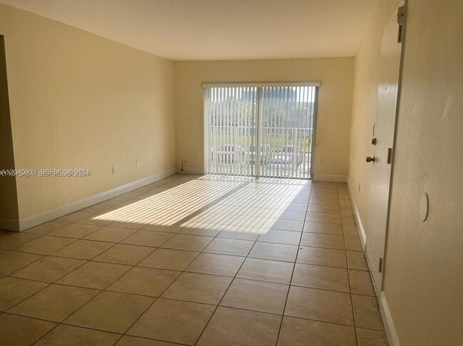 Building Photo - 5112 NW 79th Ave Unit 202