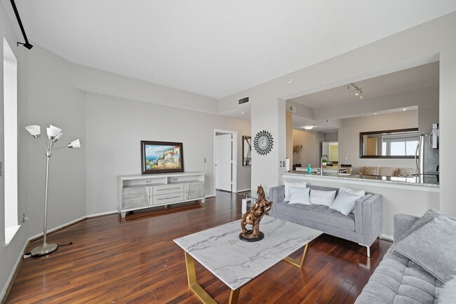 Living room open to kitchen - 3505 Sage Rd Unidad The Mark #602