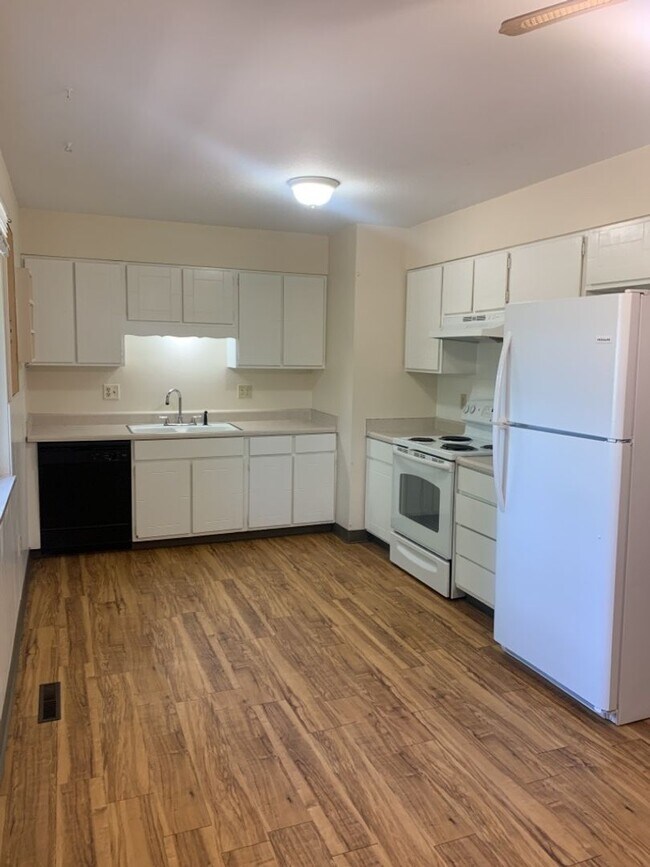 Photo - Mid-Town Single Family Home w/ Spacious Fenced Yard