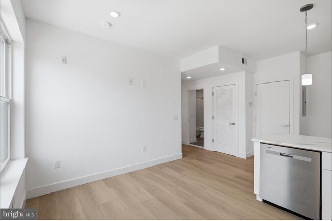 Photo - 3637 N 16th St Unidad C
