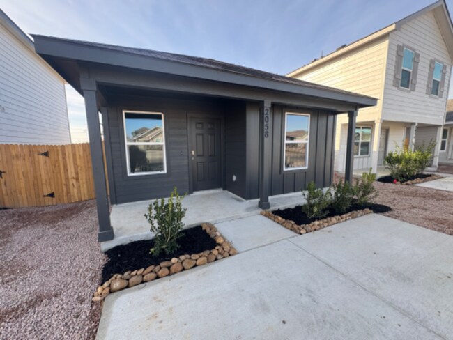 Photo - 2058 Zephyr Lily