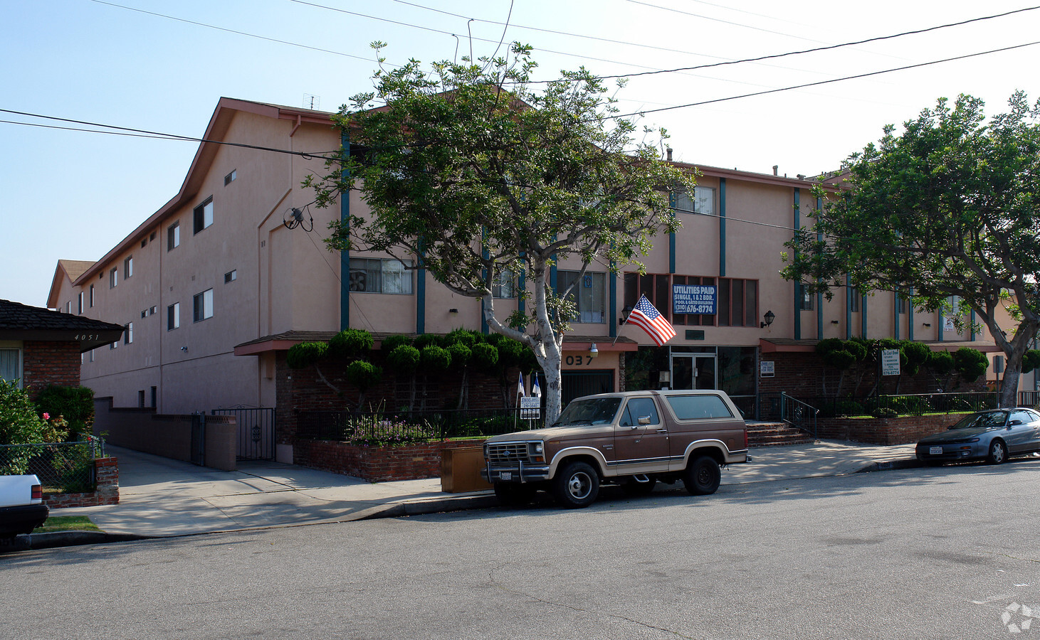 Crestbrook Apartments - Crestbrook Apartments