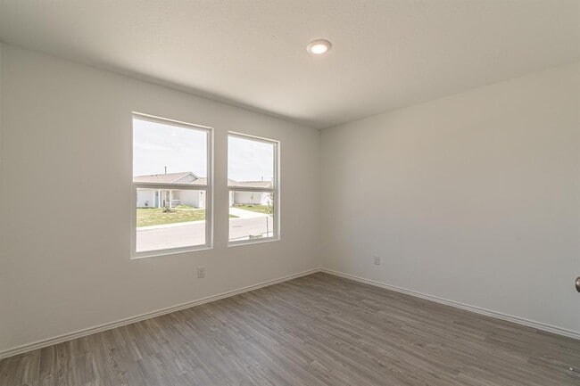 Photo - 6406 Reuben Kemper