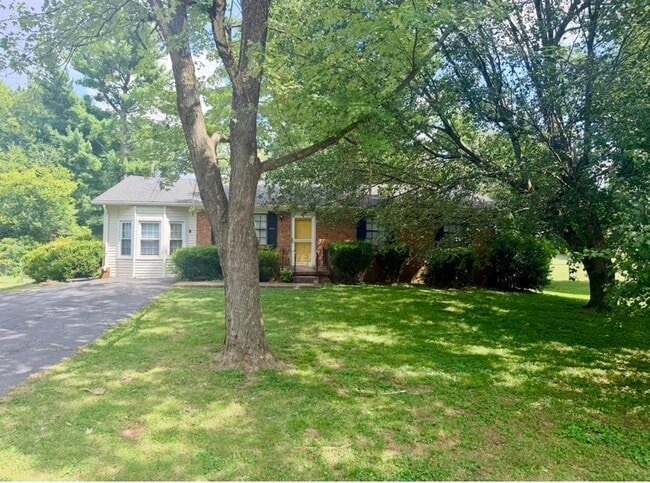 806 Shawnee Way