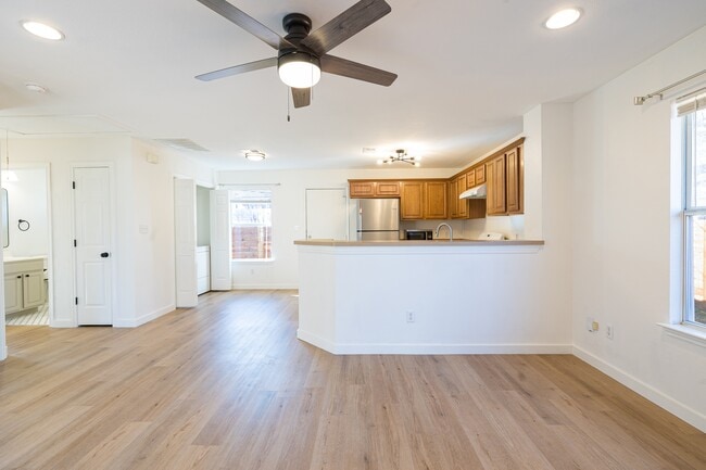 Photo - 2210 Holly St