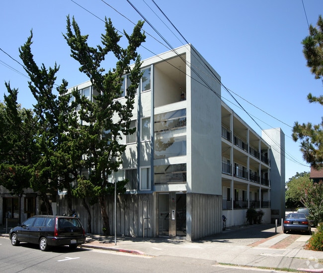 2828 College Ave