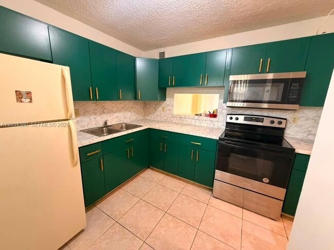 Photo - 1480 W 46th St Unit 322