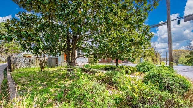 Photo - 5100 Lee Ave