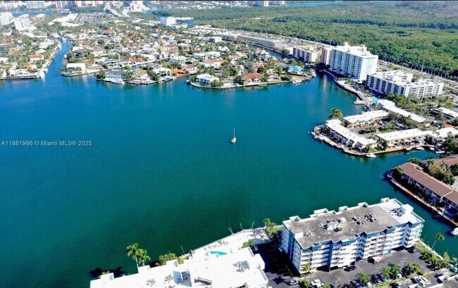 Photo - 16570 NE 26th Ave Unidad 6B