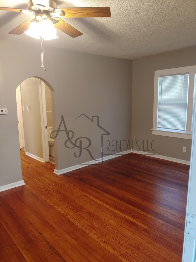 Photo - 809 N Tucker St