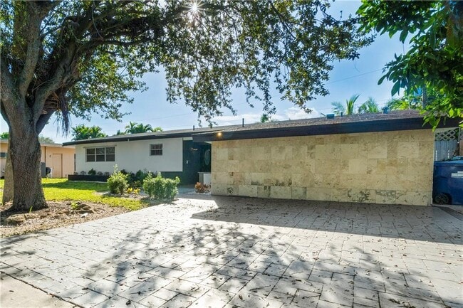 Photo - 19340 NE 19th Ave