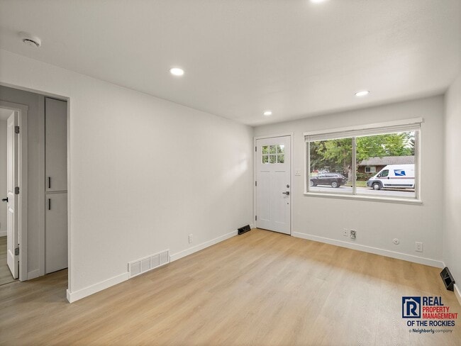 Building Photo - Beautifully Remodeled Duplex in Great Fort Collins Location!