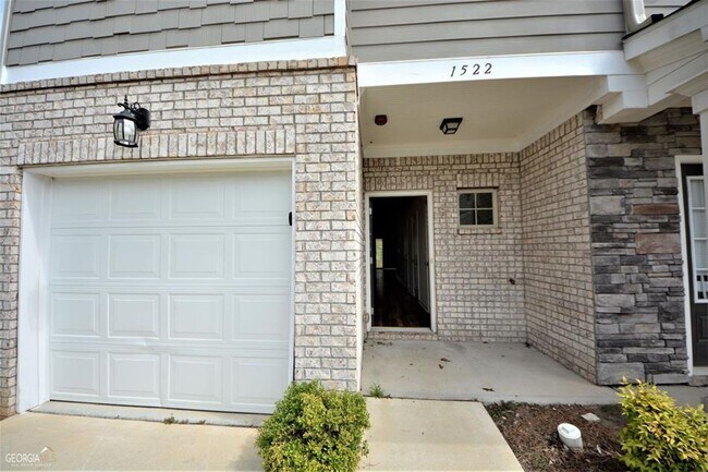Building Photo - BEAUTIFUL END UNIT TOWNHOME OFFERS SPACE A...