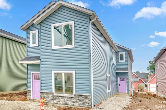 Building Photo - 1112 N Woodburn Ave