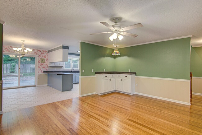 Photo - 2315 Treetop Ln