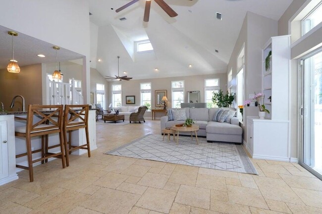 400 Seaside Ln