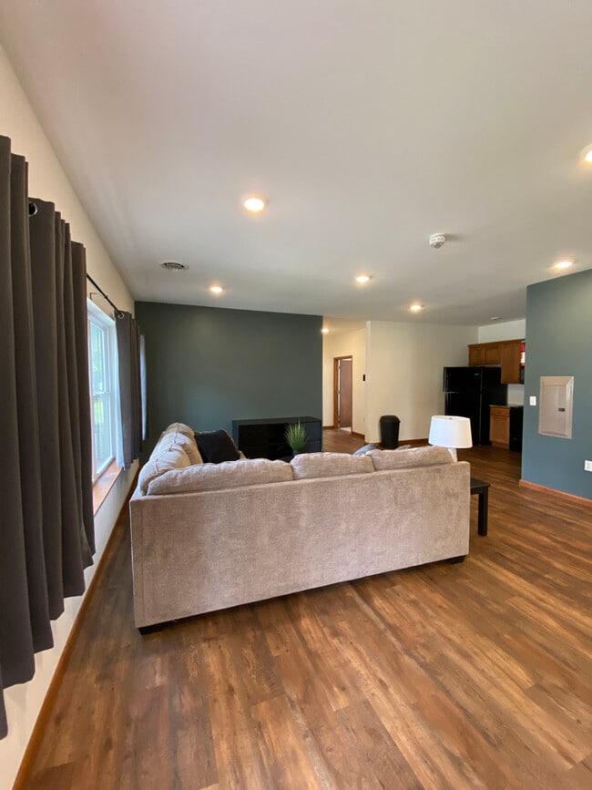 941 W 3rd St Unit 1