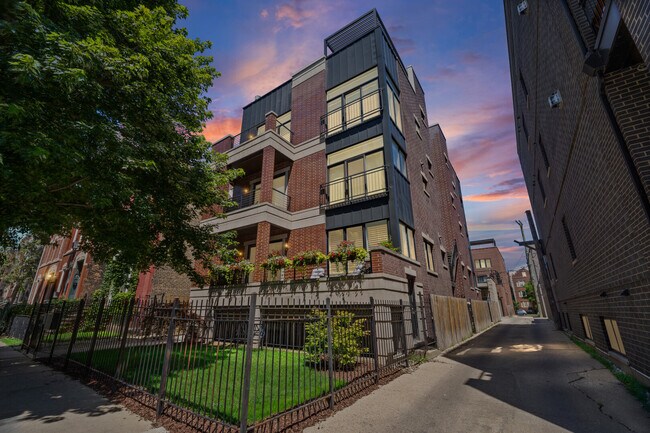 Photo - 831 N Paulina St Unit 2E