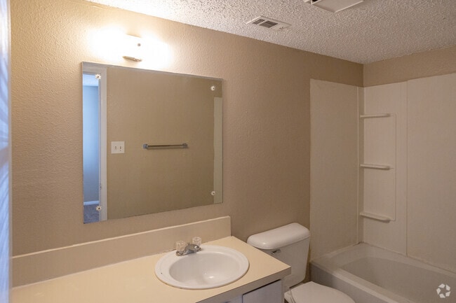 2BR, 2BA - 920SF