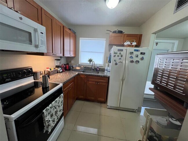Photo - 8135 Sunrise Lakes Blvd Unidad 307