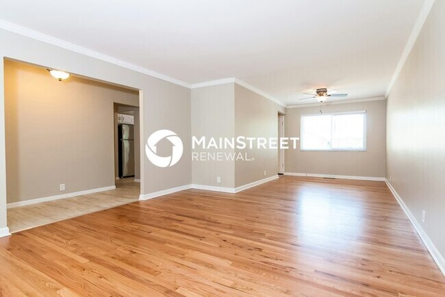 Photo - 2025 Huntington Dr