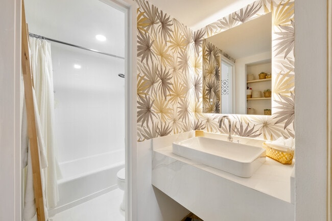 Photo - 2899 Collins Ave Unidad 1638