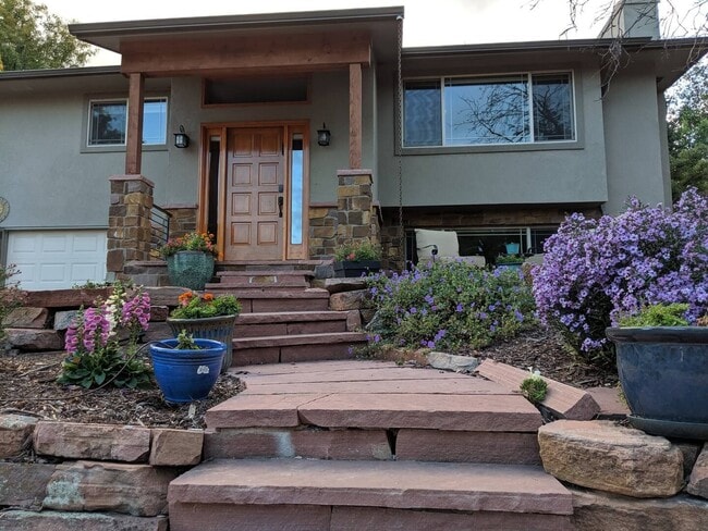 Building Photo - Executive Furnished 5 Bedroom /4 Bathroom ... Rental