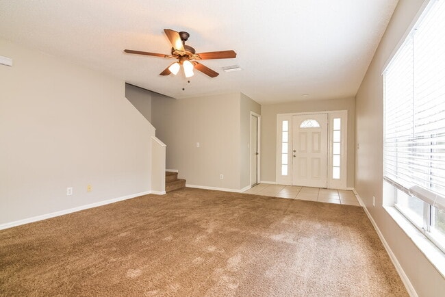 Photo - 725 Cape Cod Cir