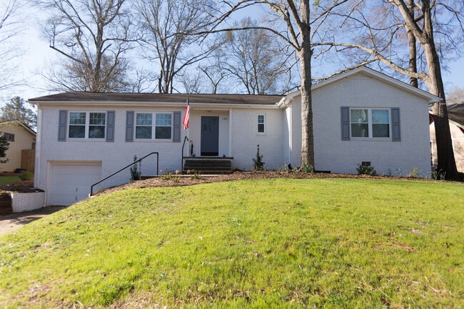 Building Photo - 3 Br home minutes away from campus!