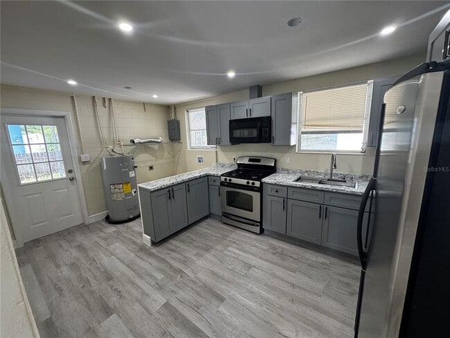 Photo - 1610 Crest Ave