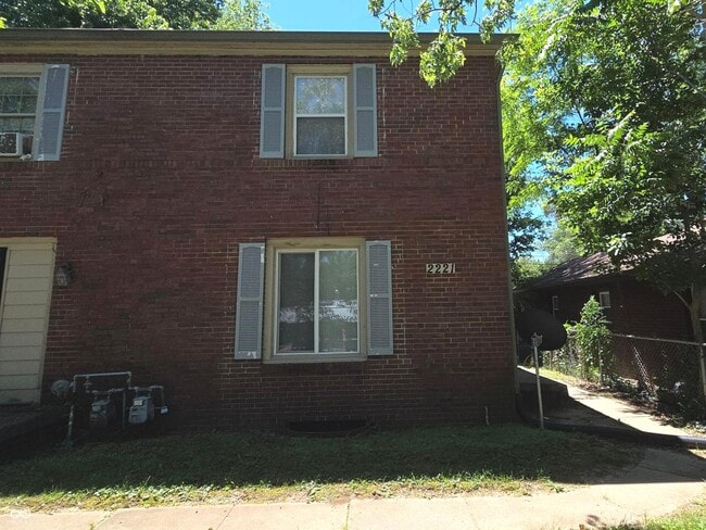 Building Photo - 2221 E 38th St