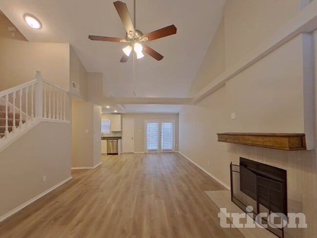 Photo - 837 Globe Ave