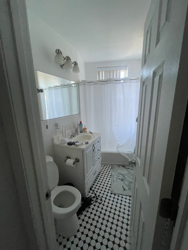 Photo - 70 Queensberry St Apartments