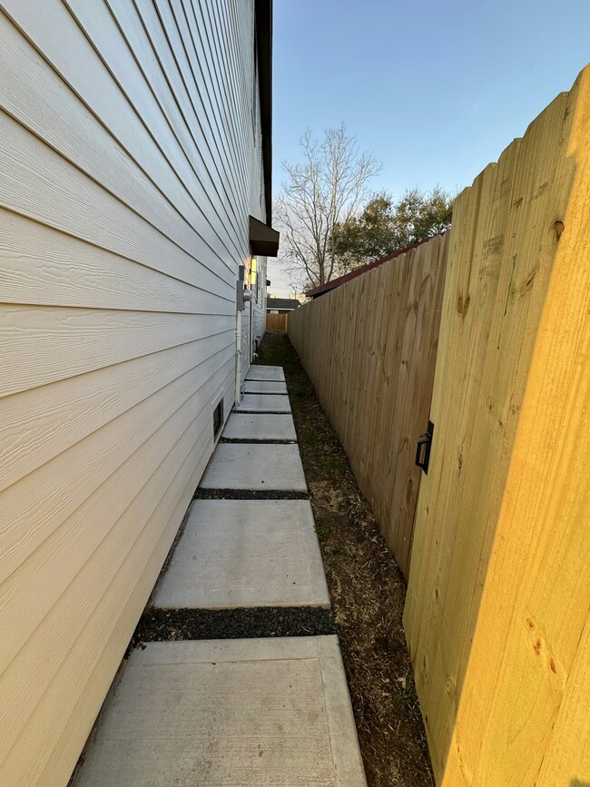 Photo - 4923 Pederson St