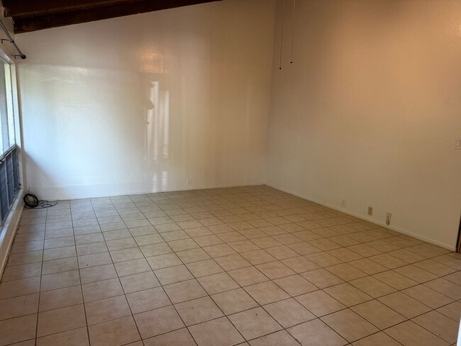 Photo - 949 Wainiha St